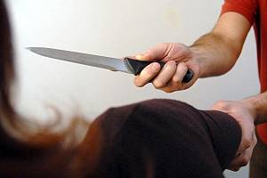 Muž v brněnském Komíně útočil nožem, pobodaná žena zemřela. Ilustrační foto.