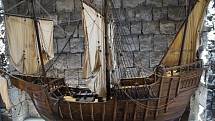 Takhle zřejmě vypadala největší loď Kolumbovi první cesty, Santa Maria. Loď ztroskotala, dodnes se neví, kde přesně se nachází její vrak