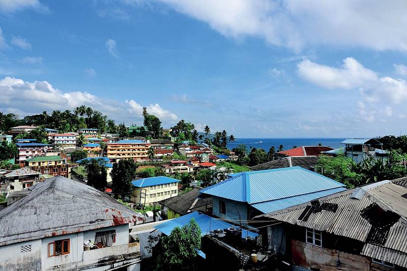Port Blair je typické tropické městečko. Až na výhledy na moře z Roof Restaurantu zde ale není moc důvodů zůstat déle.