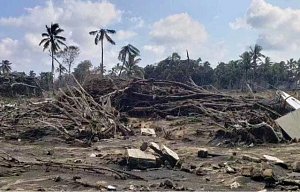 Následky ničivé tsunami po výbuchu soky u souostroví Tonga.