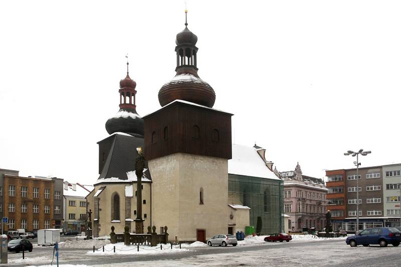 Kostel svatého Vavřince v centru Náchoda je zajímavá stavba. 