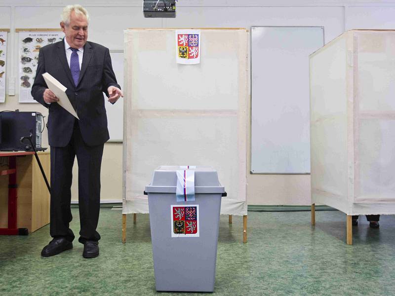 Prezident Miloš Zeman odvolil v ZŠ Brdičkova na pražských Lužinách.