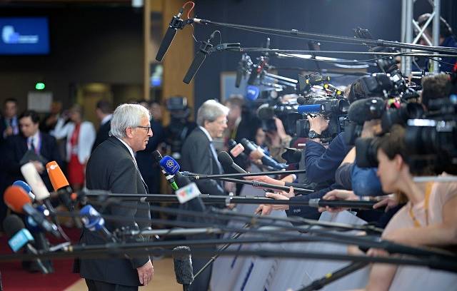 Předseda Evropské komise Jean-Claude Juncker při setkání s novináři v Bruselu po jednání o pravidlech k brexitu