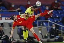 Kapitán velšské reprezentace a největší hvězda Gareth Bale v souboji proti Česku.