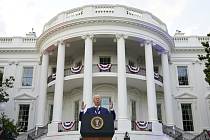 Americký prezident Joe Biden před Bílým domem ve Washingtonu.