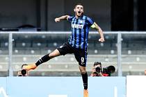 Mauro Icardi z Interu Milán se raduje z gólu proti Chievu.