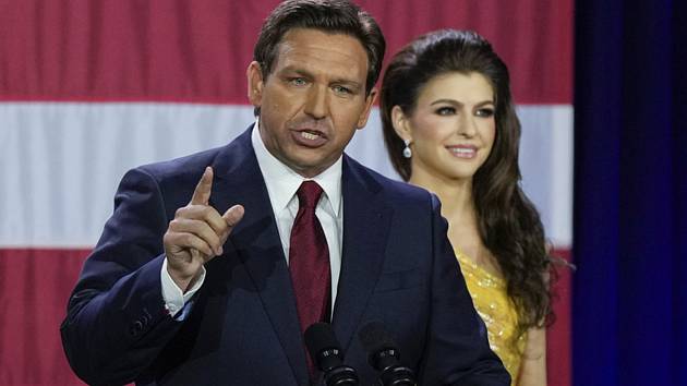 Republikánský guvernér Ron DeSantis na Floridě obhájil ve volbách mandát, 8. listopadu 2022