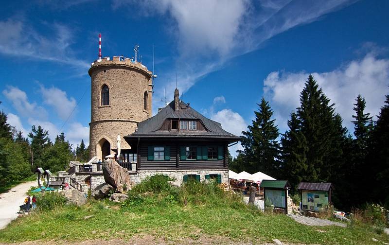 Josefova věž se nachází 16 km od Českého Krumlova