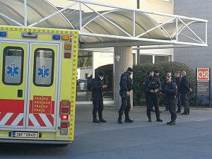 Policie uvedla, že neumožní přímý kontakt prezidenta Miloše Zemana v nemocnici s osobami, které předem neobdrží souhlas lékaře.