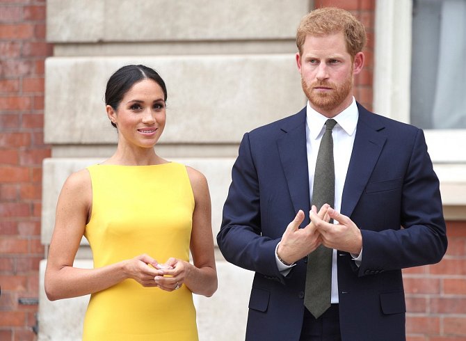 Princ Harry s manželkou Meghan si údajně procházejí krizí.