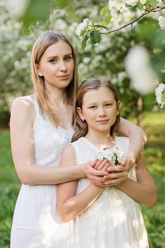 První menstruace přichází v období mezi 10 až 15 rokem věku.