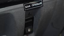 Některé nápisy u ovládacích prvků jsou ještě v ruštině