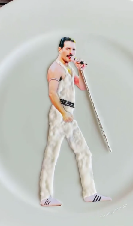 V klasické póze zobrazila frontmana skupiny Queen Freddieho Mercuryho