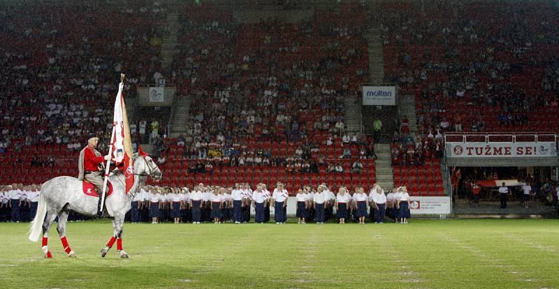 Všesokolský slet pokračoval 5. července v Praze prvním programem hromadných skladeb. 