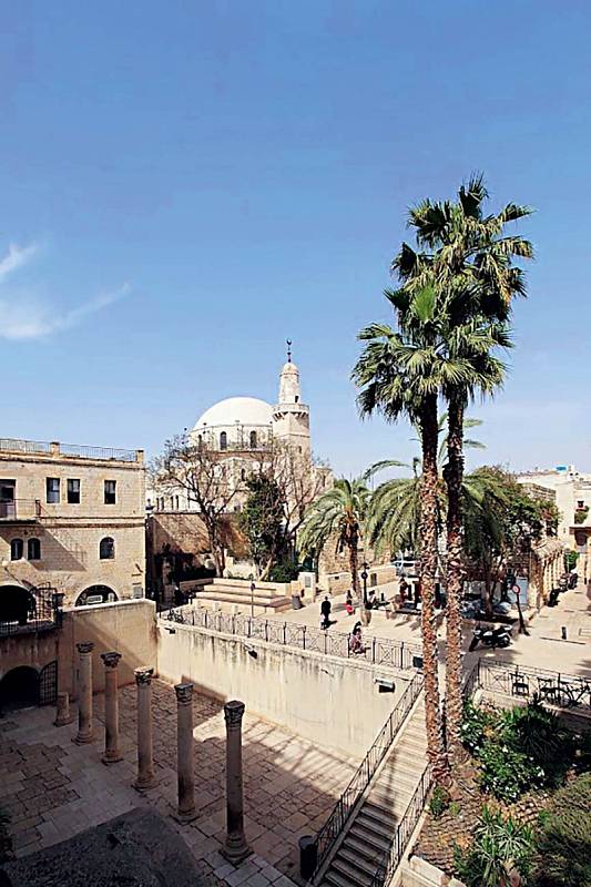 SYNAGOGA CHURVA Obklopují ji starořímské památky i náměstí s jeruzalémskou židovskou čtvrtí