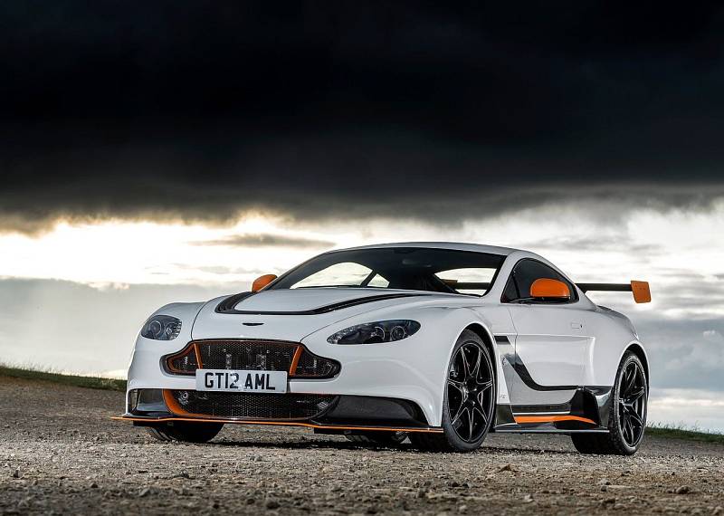 Aston Martin Vantage GT12 2015