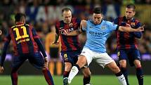 Barcelona - Manchester City: Samir Nasri byl často vidět, ale koledoval si i o vyloučení. Proto byl o pauze vystřídán