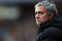 Trenéra Chelsea José Mourinha opět pořádně rozzlobil rozhodčí.