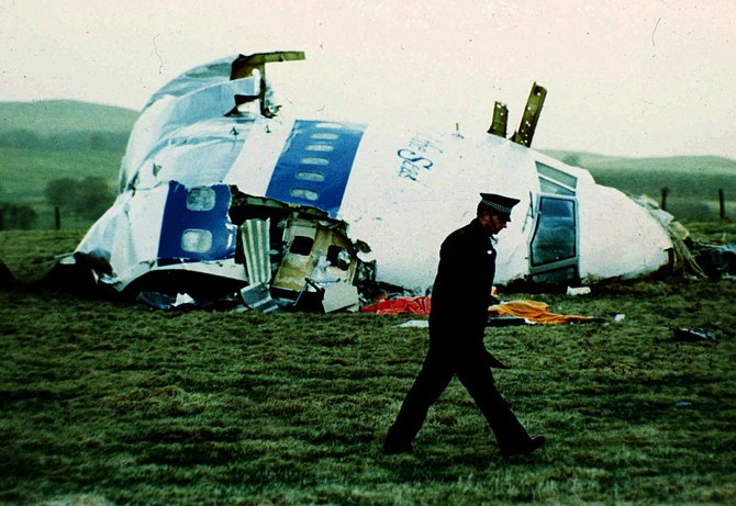 Trosky letadla americké společnosti PanAm, které vybuchlo nad skotským Lockerbie 21. prosince 1988. Při explozi letounu přišlo o život 259 osob na palubě a 11 obyvatel skotského městečka