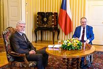 Zvolený prezident Petr Pavel (vlevo) a prezident Miloš Zeman jednají 13. února 2023 na zámku v Lánech na Kladensku