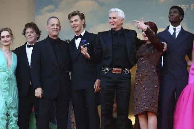 Hvězdná delegace k premiéře Elvise v Cannes, Tom Hanks třetí zleva