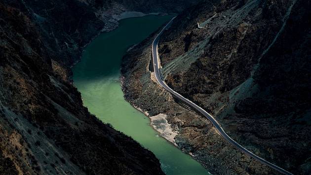Řeka Zangbo vytvořila nejhlubší a nejdelší kaňon na světě.