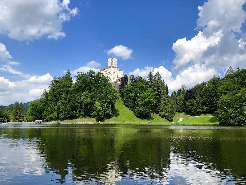V severním Chorvatsku ve Varaždinské župě najdete významný hrad Trakošćan.