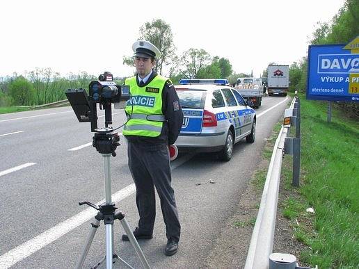 Dopravní policie s radarem. Ilustrační foto