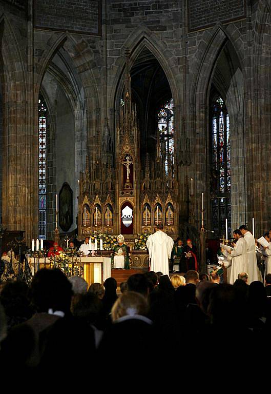 Papež Benedikt XVI. při nešporách v katedrále Sv. Víta.