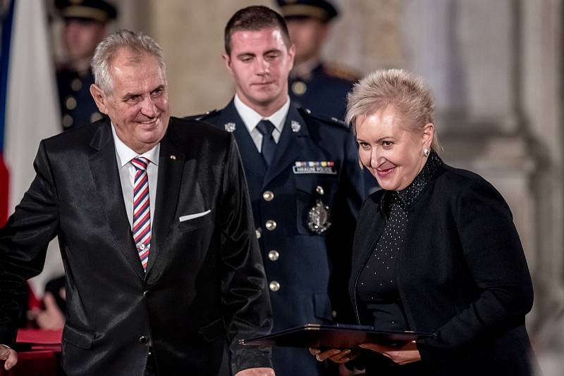 Prezident Miloš Zeman na státní svátek 28. října předával státní vyznamenání ve Vladislavském sále Pražského hradu. Urbanová