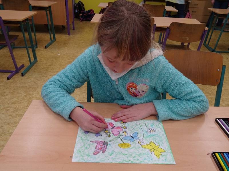 Obrázky k pohádce namalovaly děti ze školní družiny v Berouně-Závodí