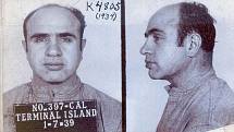 Identifikační snímky Al Caponeho z přijetí do federálního nápravného zařízení na Terminal Island v Kalifornii
