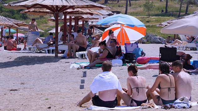 Královnina pláž v chorvatském Ninu. Netradiční je i možností natřít se léčivým bahnem. Červen 2023.
