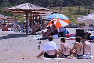 Královnina pláž v chorvatském Ninu. Netradiční je i možností natřít se léčivým bahnem. Červen 2023.