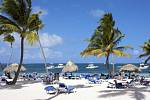 Turisté na pláži v Punta Cana, Dominikánská republika