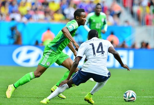 Francie - Nigérie: John Obi Mikel a Blaise Matuidi 