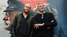 Jan Budař (vlevo) a Martin Huba na novinářské projekci filmu režiséra Jakuba Červenky Hovory s TGM.