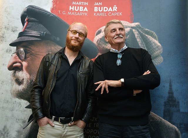 Jan Budař (vlevo) a Martin Huba na novinářské projekci filmu režiséra Jakuba Červenky Hovory s TGM.