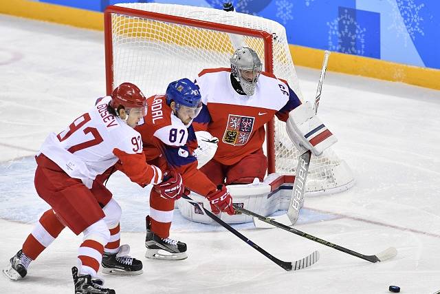 Pavel Francouz v české brance v semifinále olympijských her v Pchjongčchangu.