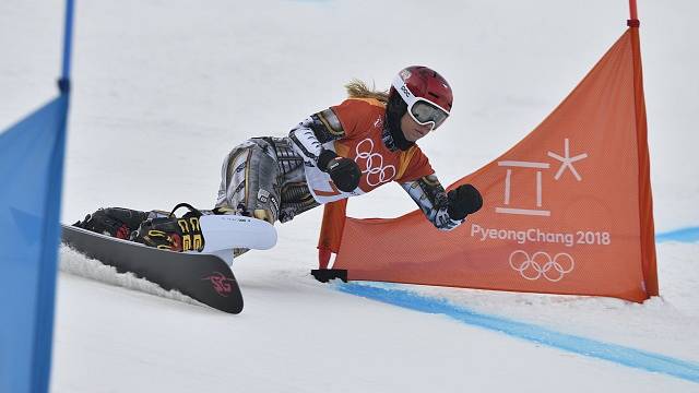 Ester Ledecká při sobotním závodě na snowboardu