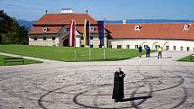 V opatství Göttweig se benediktýni starají o sady a vyrábějí z meruněk nejrůznější dobroty. Mniši vyrábějí i vlastní ovocné víno.