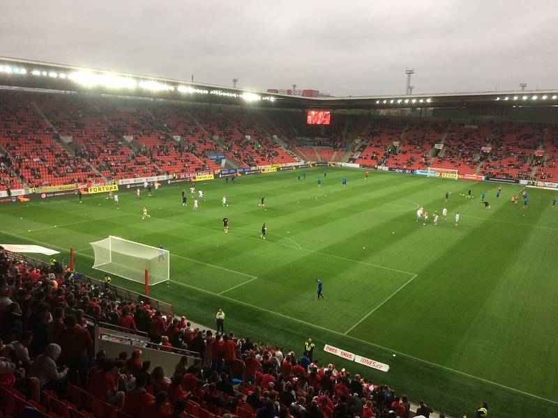 Šlágr Slavia – Plzeň zažil redaktor Deníku přímo na věhlasné tribuně Sever.