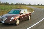 Lancia Thesis (2003). Motor: 2.4 JTD (110 kW), najeto: 232 000 km. Cena: 59 000 Kč.
