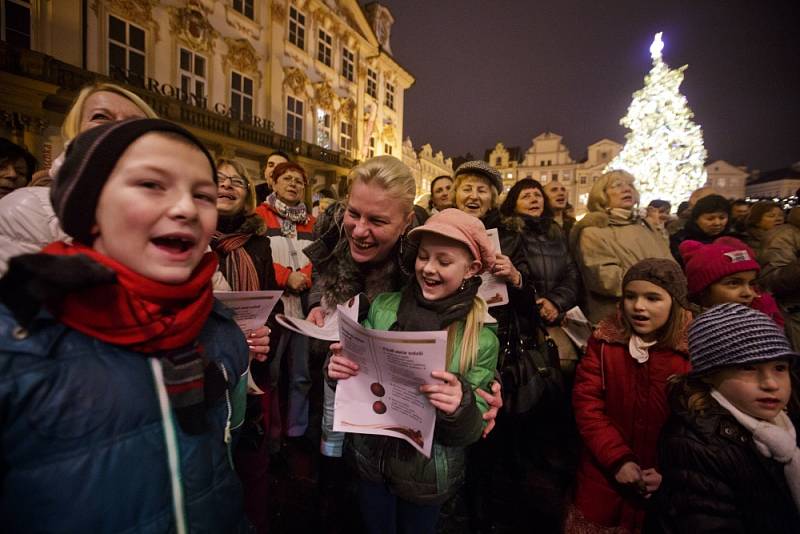 Česko zpívá koledy 11. prosince na pražském Staroměstském náměstí.