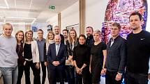 Druhé pracoviště Centra pohybové medicíny Pavla Koláře bylo otevřeno 6. února 2018 v Praze. Pavel Kolář se skupinkou svých pacientů