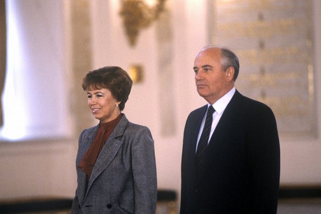 Michail Gorbačov i jeho žena Raisa působili oproti předchozí moskevské garnituře bezprostředněji, srdečněji a sympatičtěji