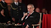 Předávání státních vyznamenání 28. října na Pražském hradě. Prezident Miloš Zeman.