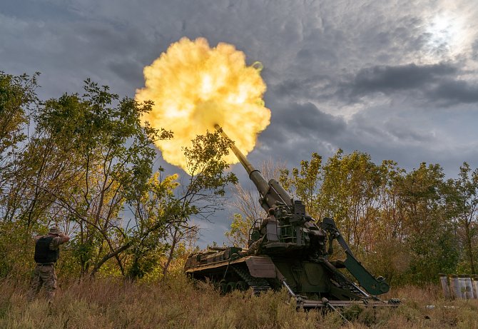 Samohybný 203mm kanón 2S7 Pion ukrajinské 43. brigády těžkého dělostřelectva.