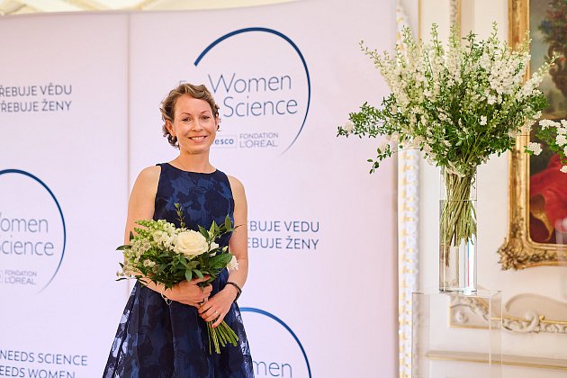 Veronika Vymetálková se letos stala laureátkou ceny L’Oréal-UNESCO pro ženy ve vědě, která je určená pro podporu mladých vědkyň.