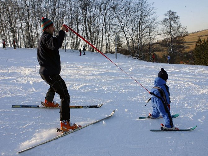 V CHOTOUNI PŮVODNĚ provozovatelé chtěli letošní lyžování prodloužit do května. Kvůli oteplení od toho ale upustili. 
